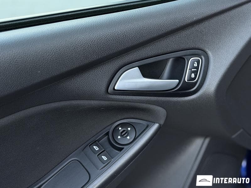 2016 Ford Focus — Miniatură 6