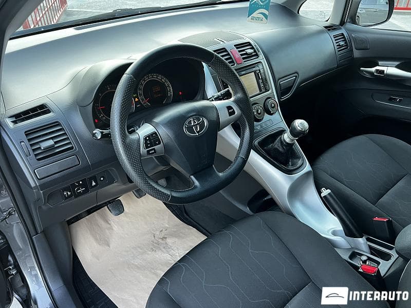 Toyota Auris 2010 — Миниатюра 5