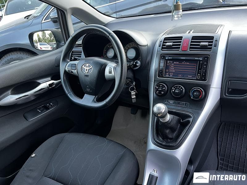 Toyota Auris 2010 — Миниатюра 6