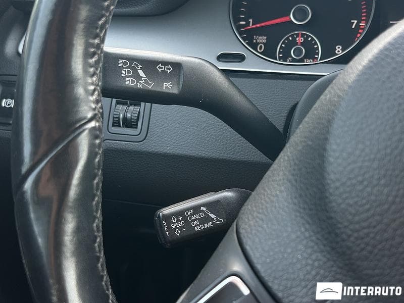 2010 Volkswagen Passat — Miniatură 9