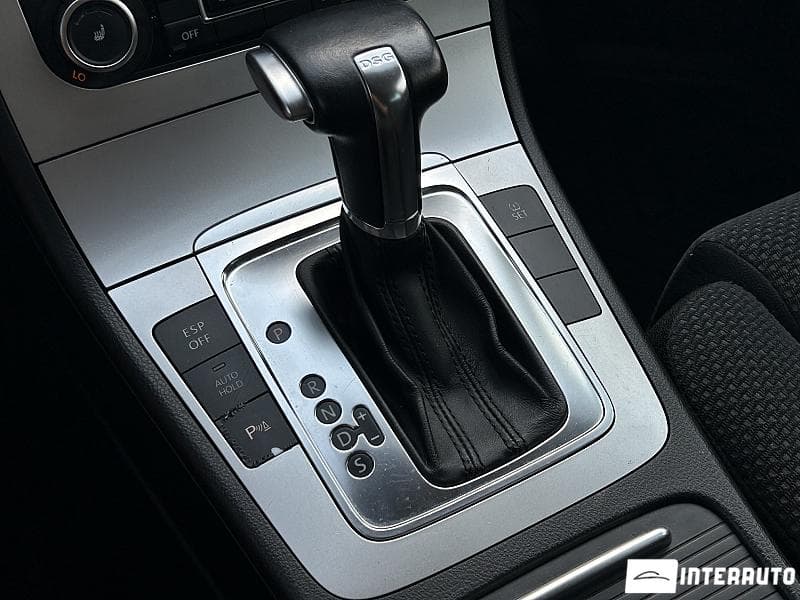 2010 Volkswagen Passat — Miniatură 13