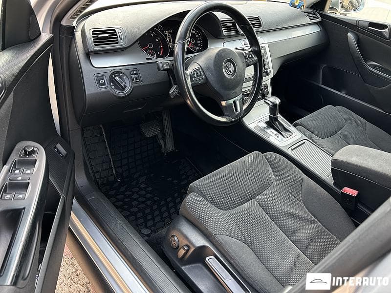 2010 Volkswagen Passat — Miniatură 5