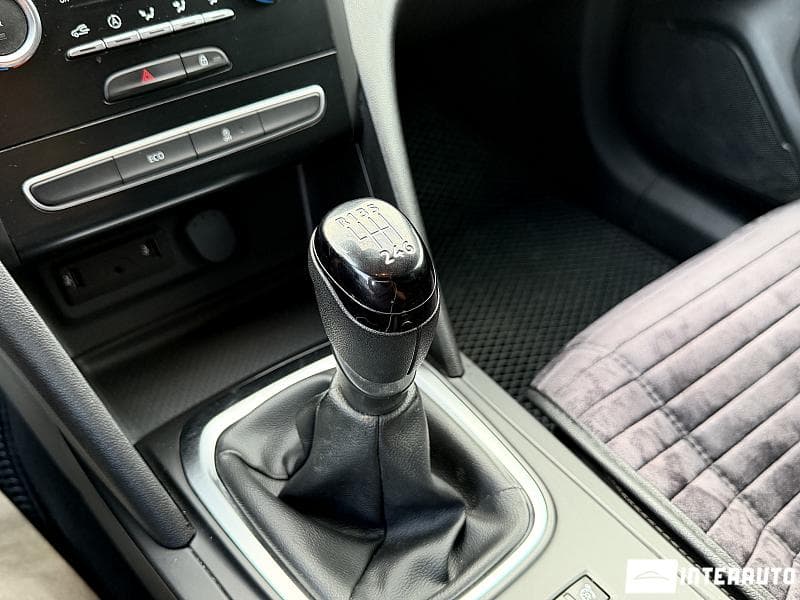 2016 Renault Megane — Miniatură 13