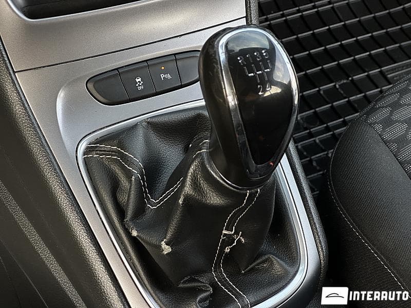 Opel Astra 2017 — Миниатюра 10
