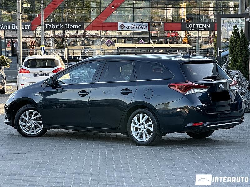2016 Toyota Auris — Miniatură 4