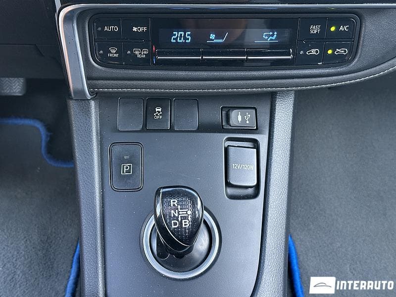 2016 Toyota Auris — Miniatură 10