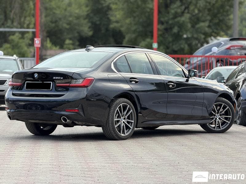 2020 BMW 330E — Miniatură 2