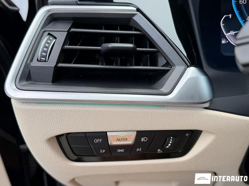2020 BMW 330E — Miniatură 10