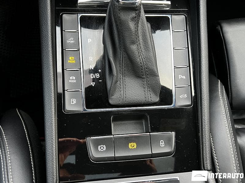 2021 Skoda Superb — Miniatură 15