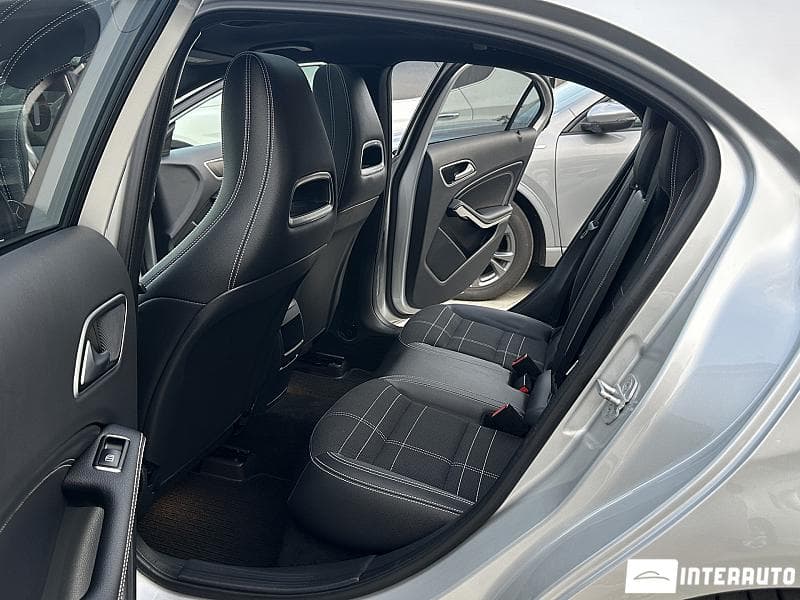 2017 Mercedes A 180 — Miniatură 12