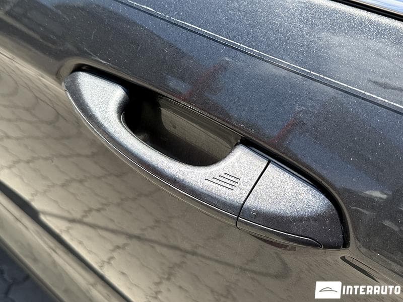 2016 Ford Edge — Miniatură 18