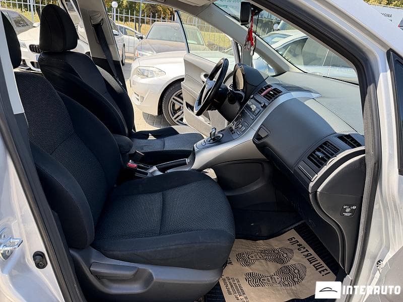 2010 Toyota Auris — Miniatură 6