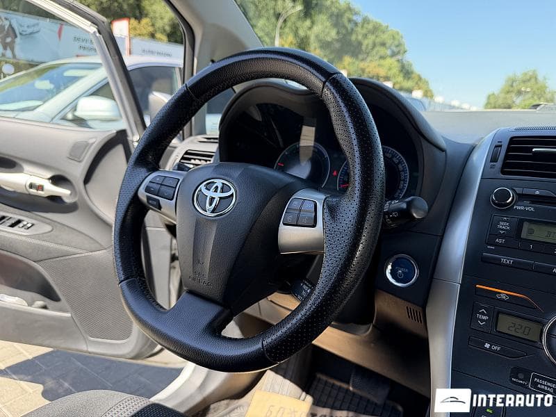 2010 Toyota Auris — Miniatură 8