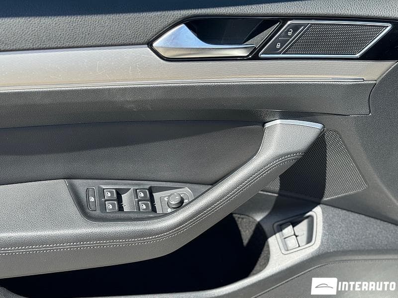 2016 Volkswagen Passat GTE — Miniatură 14