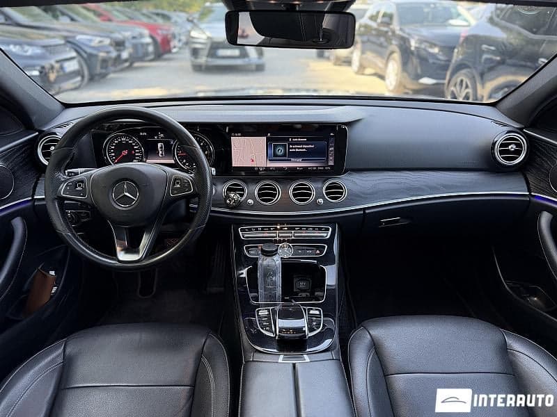 2017 Mercedes E 220 — Miniatură 13