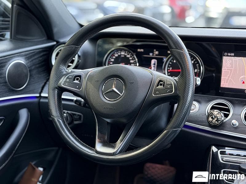 2017 Mercedes E 220 — Miniatură 10