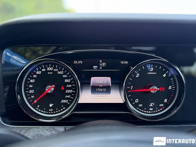 2017 Mercedes E 220 — Miniatură 12