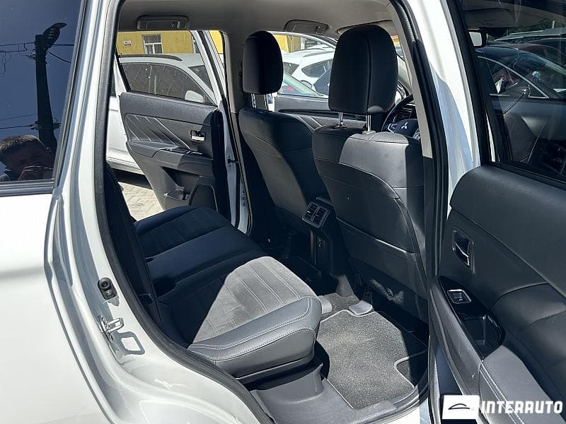Mitsubishi Outlander 2019 — Миниатюра 12