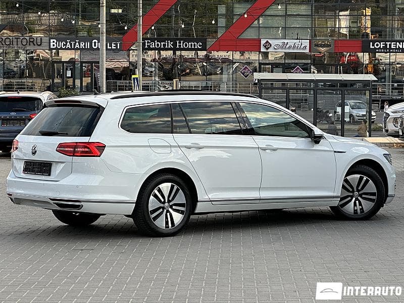 2016 Volkswagen Passat GTE — Miniatură 3