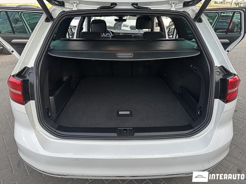 2016 Volkswagen Passat GTE — Miniatură 23