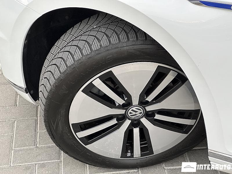 2016 Volkswagen Passat GTE — Miniatură 18