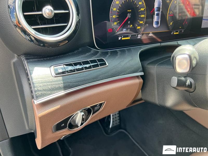 2019 Mercedes E 220 — Miniatură 18