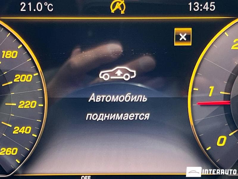 2019 Mercedes E 220 — Miniatură 10