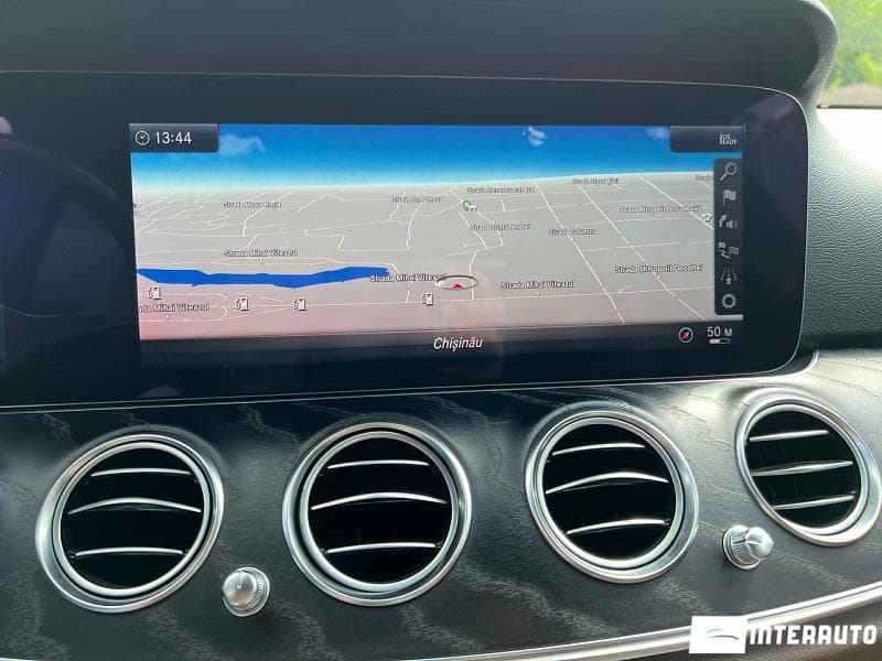 2019 Mercedes E 220 — Miniatură 14