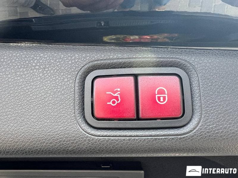 2019 Mercedes E 220 — Miniatură 24