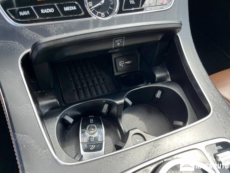 2019 Mercedes E 220 — Miniatură 17