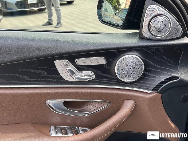 2019 Mercedes E 220 — Miniatură 6