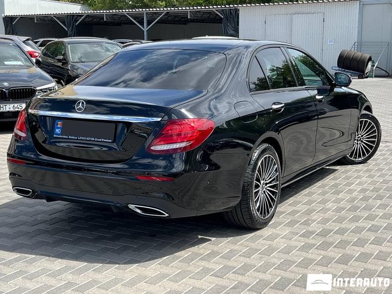 2019 Mercedes E 220 — Miniatură 4