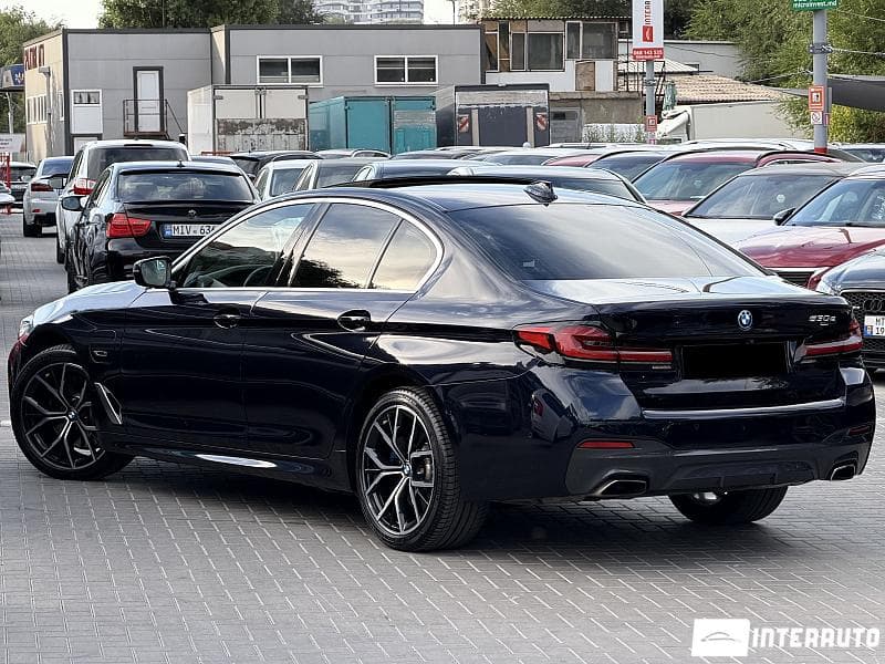 2022 BMW 530e — Miniatură 18