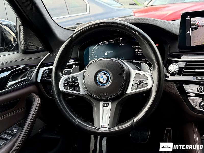 2022 BMW 530e — Miniatură 8