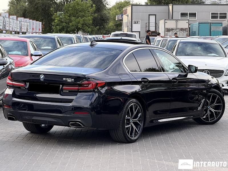 2022 BMW 530e — Miniatură 14