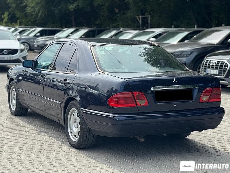 1997 Mercedes E 220 — Miniatură 4