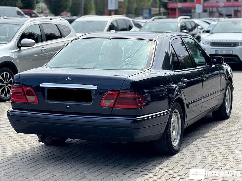 1997 Mercedes E 220 — Miniatură 2