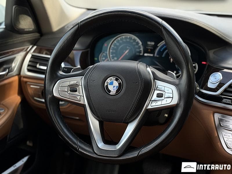 2016 BMW 740e — Miniatură 12