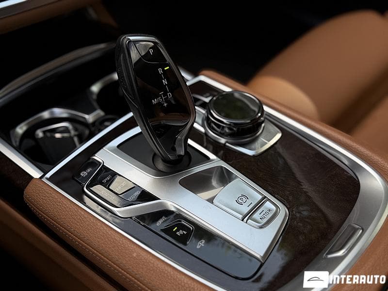 2016 BMW 740e — Miniatură 15