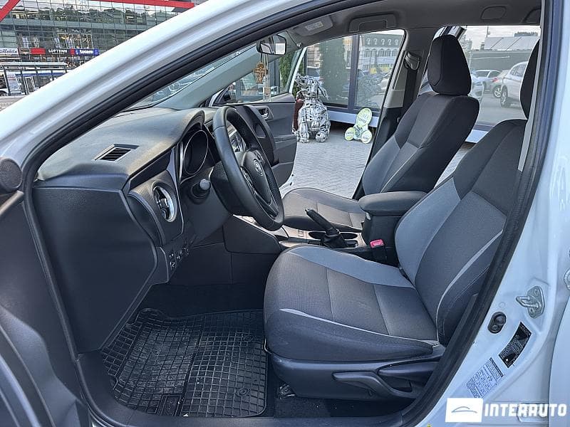 2016 Toyota Auris — Miniatură 5