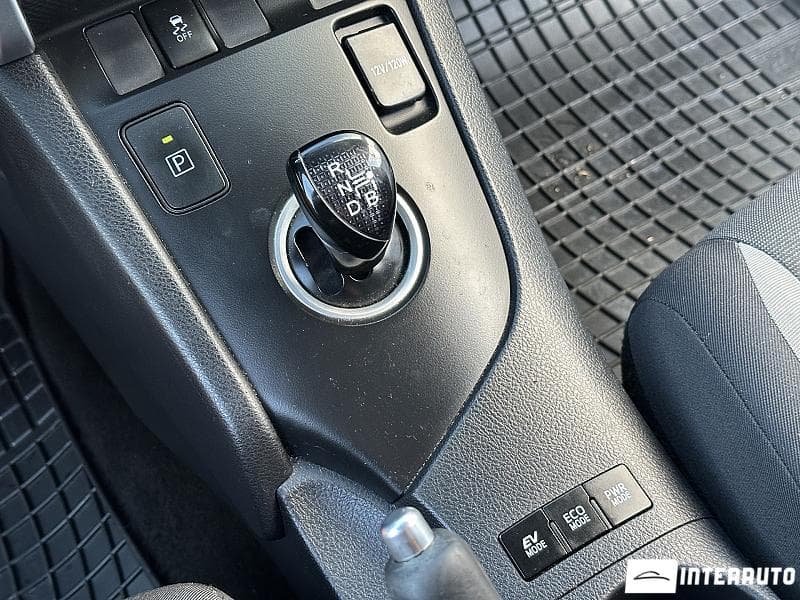 2016 Toyota Auris — Miniatură 11