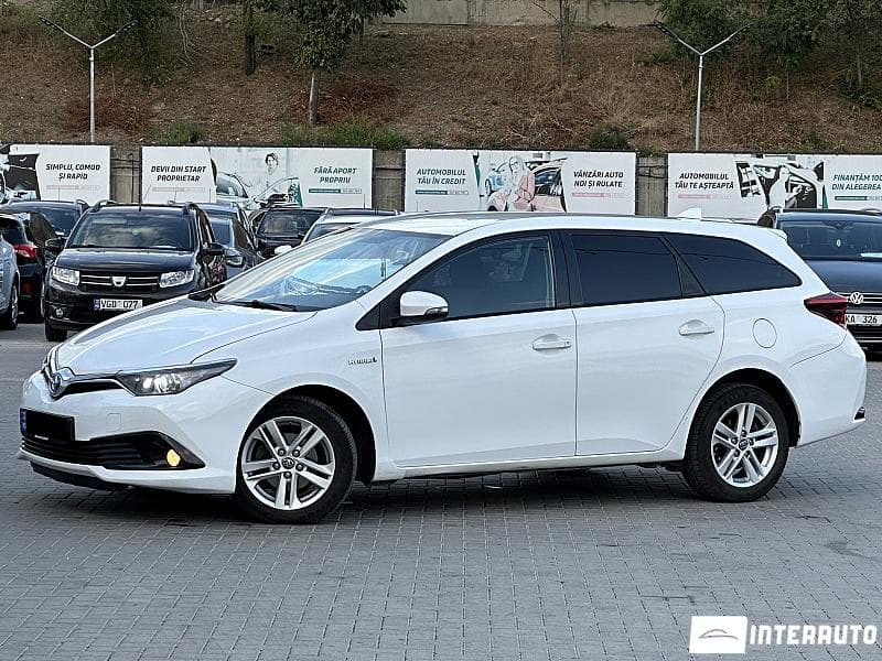 2016 Toyota Auris — Miniatură 2
