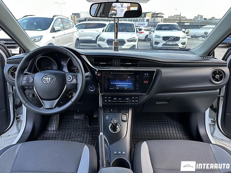 2016 Toyota Auris — Miniatură 6