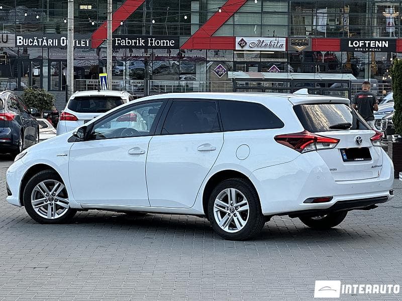 2016 Toyota Auris — Miniatură 4