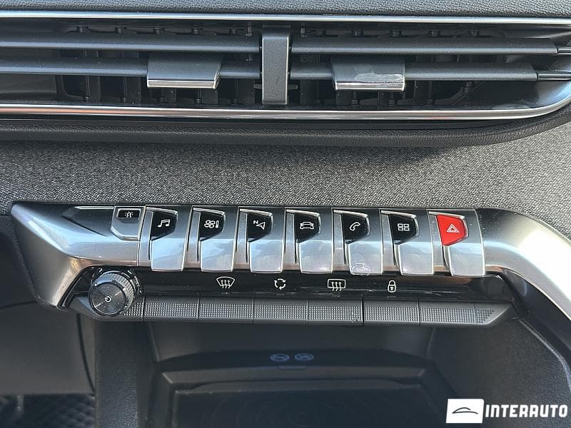 Peugeot 3008 2018 — Миниатюра 10