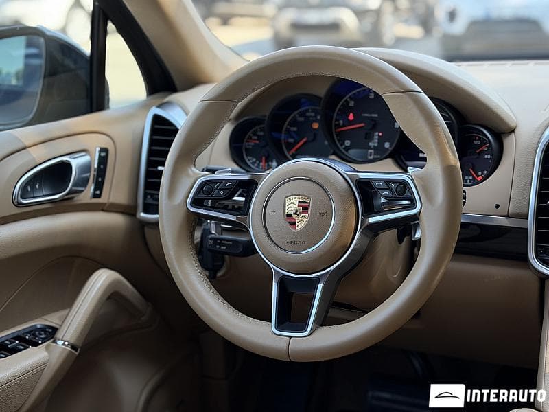 Porsche Cayenne 2016 — Миниатюра 10