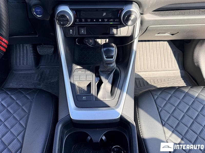 Toyota Rav-4 2018 — Миниатюра 12