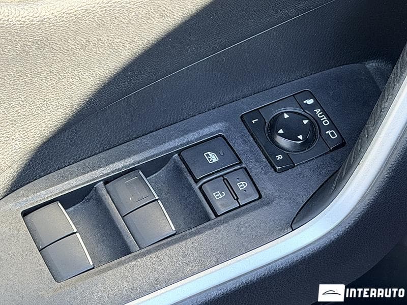 Toyota Rav-4 2018 — Миниатюра 13
