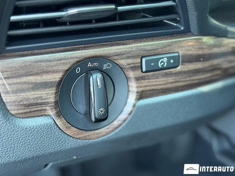 2022 Volkswagen Passat — Miniatură 8