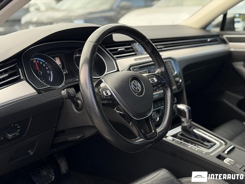 2017 Volkswagen Passat GTE — Miniatură 8